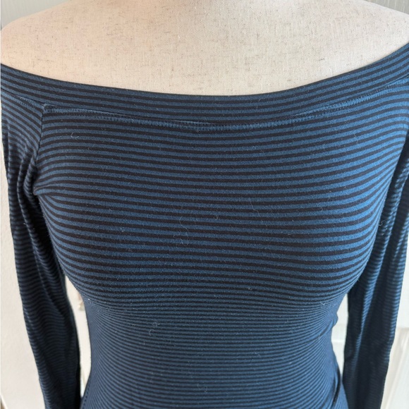 Hard Tail | Black & Blue Striped off the shoulder tee | sz Med | Very Good cond - Picture 3 of 7